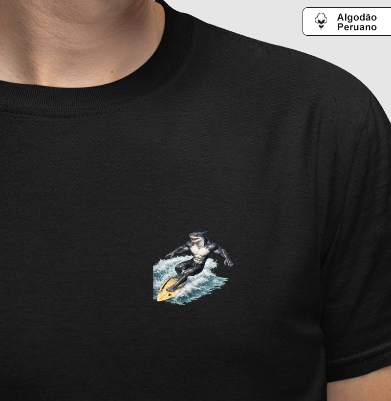 Camiseta Tubarão Surfando