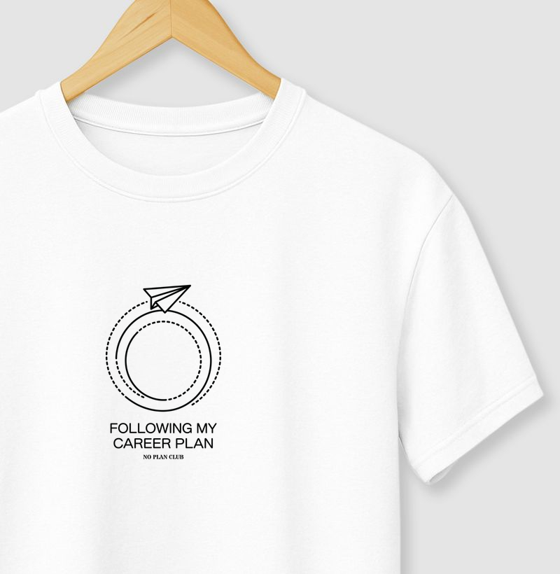 Camiseta Minimalista Following My Career Plan – No Plan Club