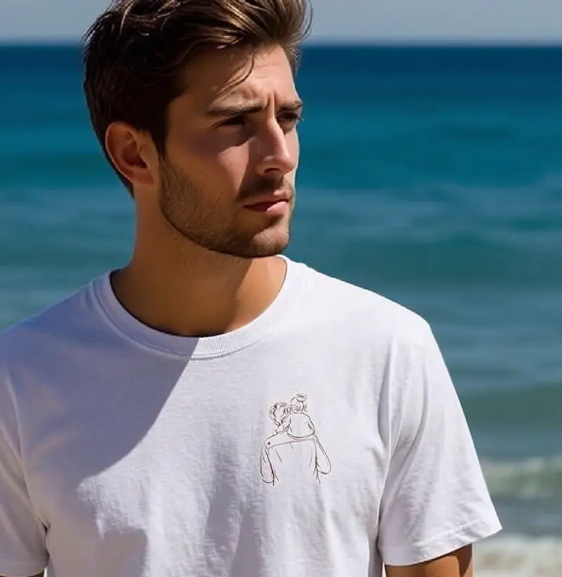 Pai com a filha nos ombros de costas