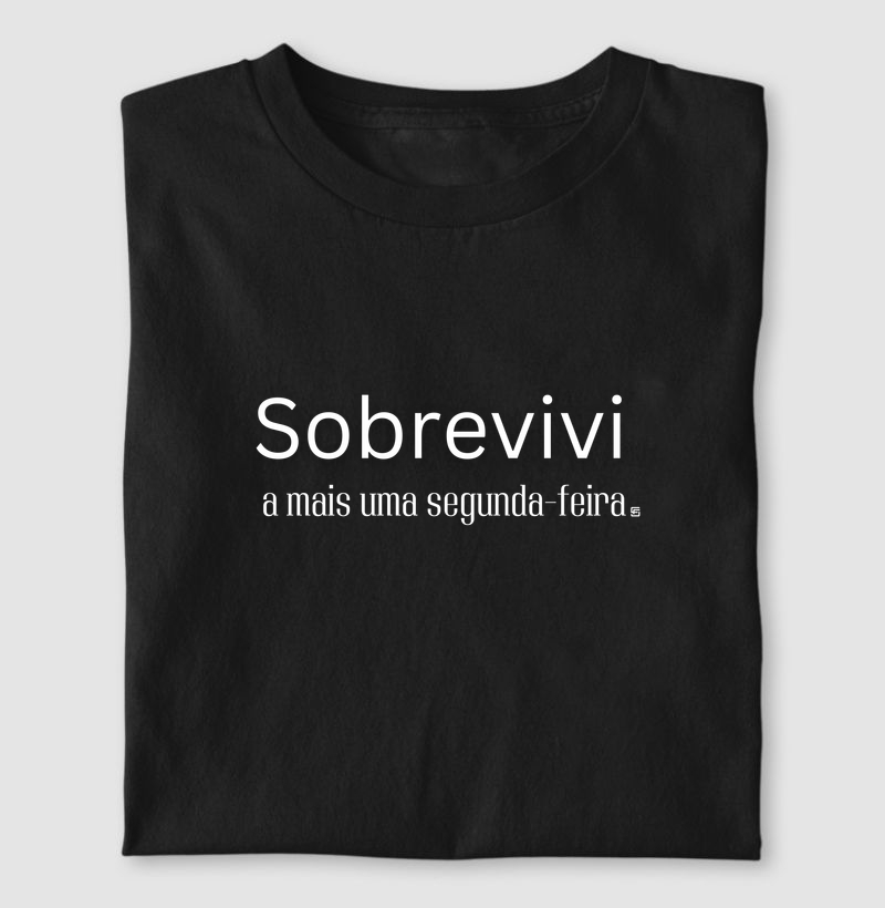 Camiseta Sobrevivi a mais uma segunda-feira 