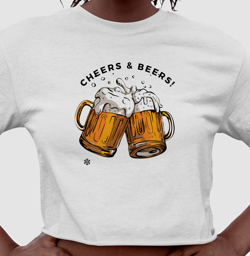 Camiseta Cropped Cheers & Beers