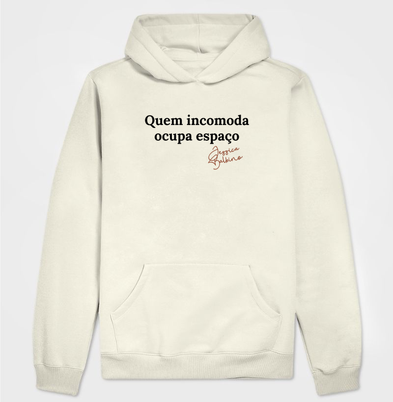 Quem incomoda ocupa espaço