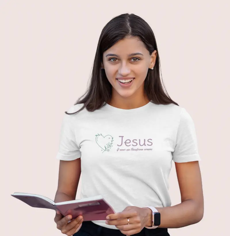 Camiseta Feminina Religiosa - Jesus o Amor que transforma Corações