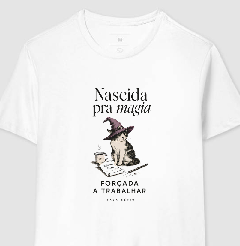 Camiseta Nascida Pra Magia, Forçada a Trabalhar 