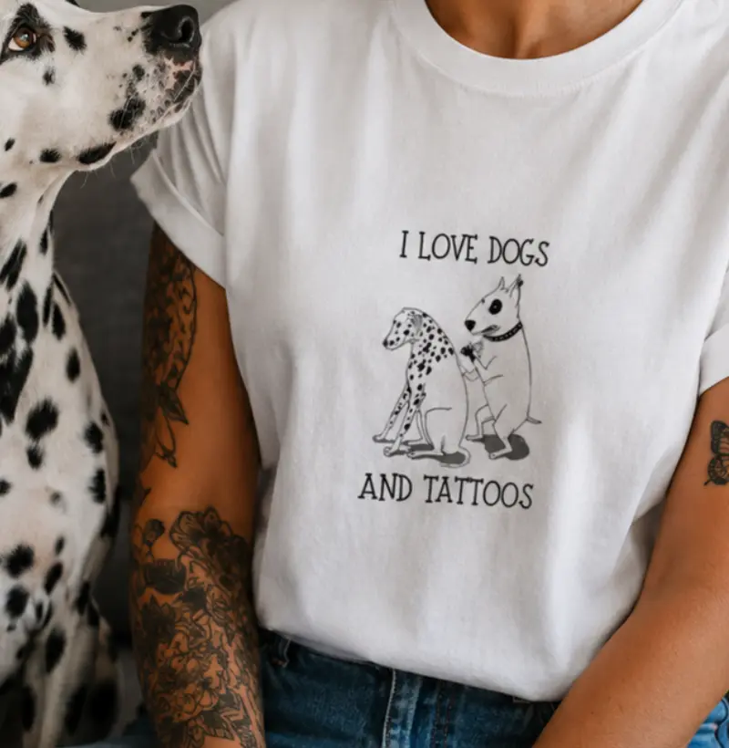 Eu amo dogs e tatuagens 