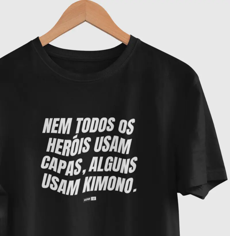 Nem todos os heróis usam capa, alguns usam kimono.