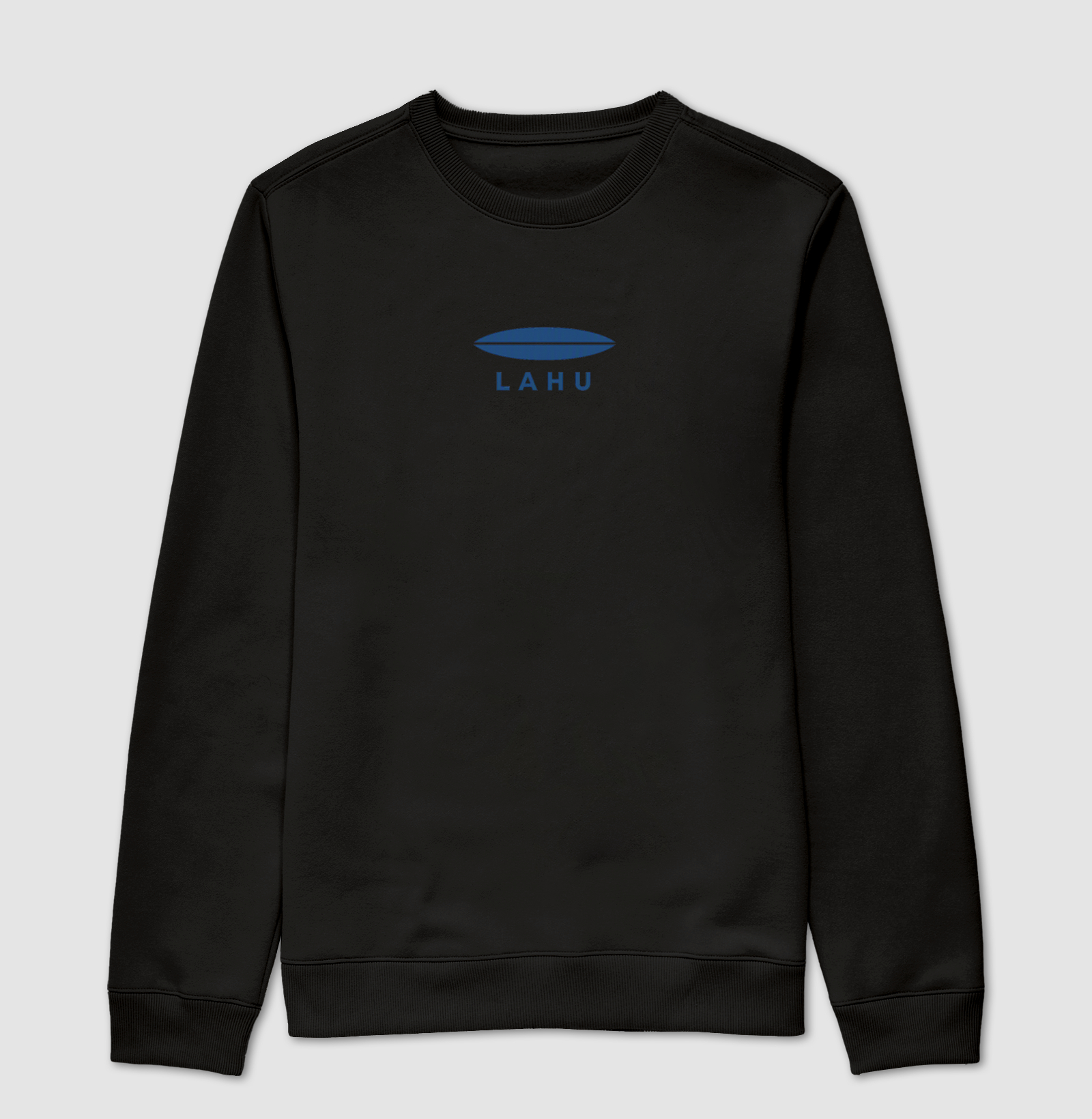 Minimalista, elegante e poderosa — essa estampa da LAHU traduz força e sofisticação em cada linha. O design limpo, com formas precisas e o azul profundo, transmite confiança e equilíbrio, evocando a energia do mar e o espírito livre de quem sabe o que quer.