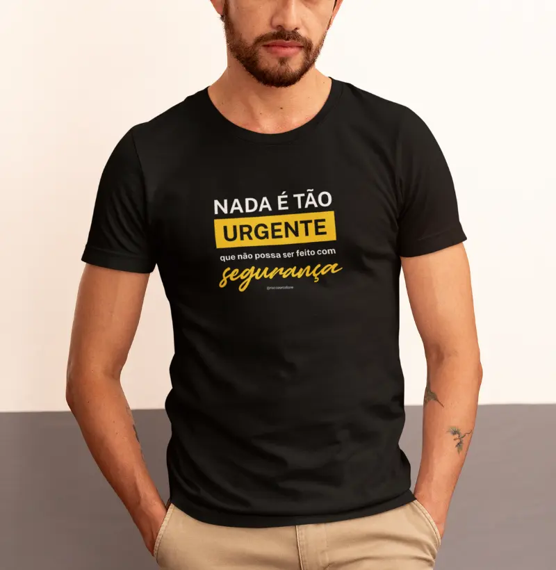 T-Shirt Masculina Preta - Nada é tão urgente