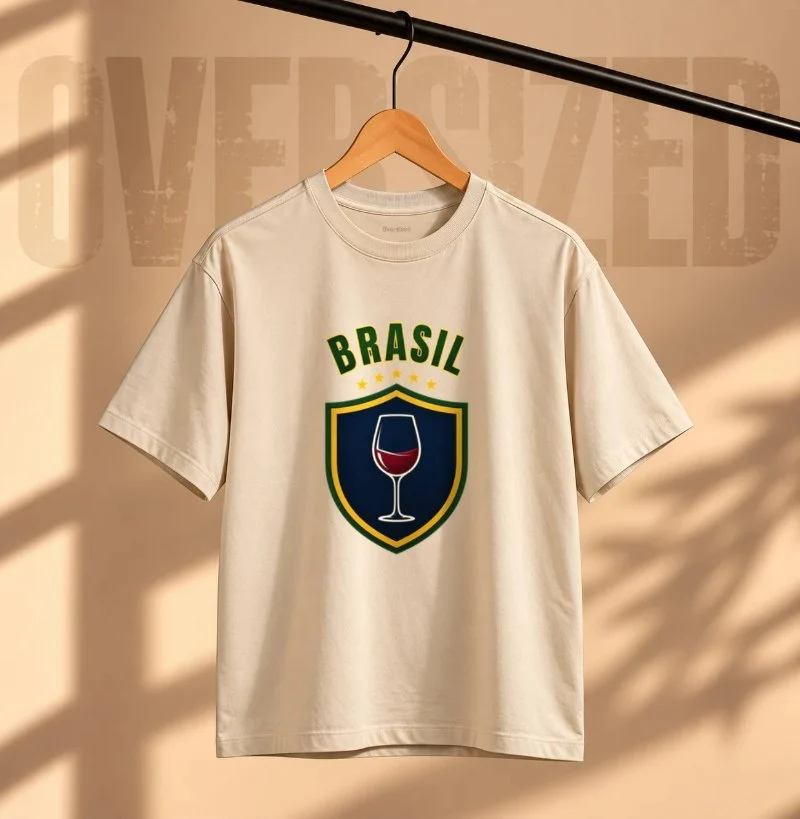 Camiseta Oversized Brasil & Vinho – Escudo - Camiseta Oversized