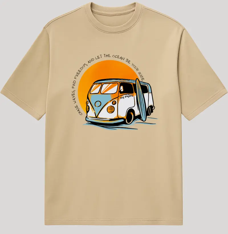 Camiseta Oversized Mochileiro Combie e Praia