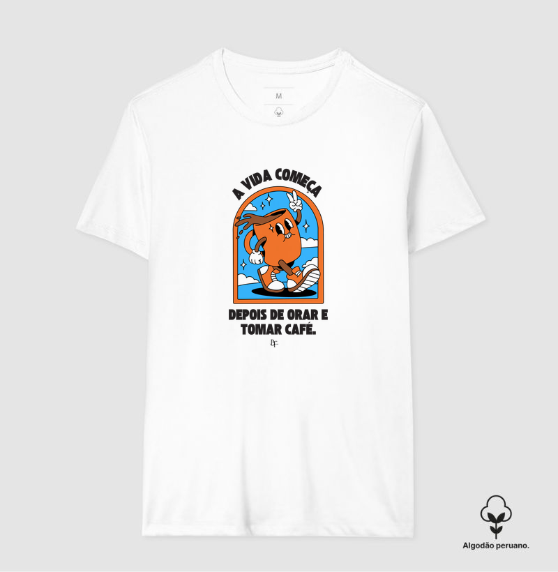 A vida começa depois de orar e tomar café - Camiseta Algodão Peruano
