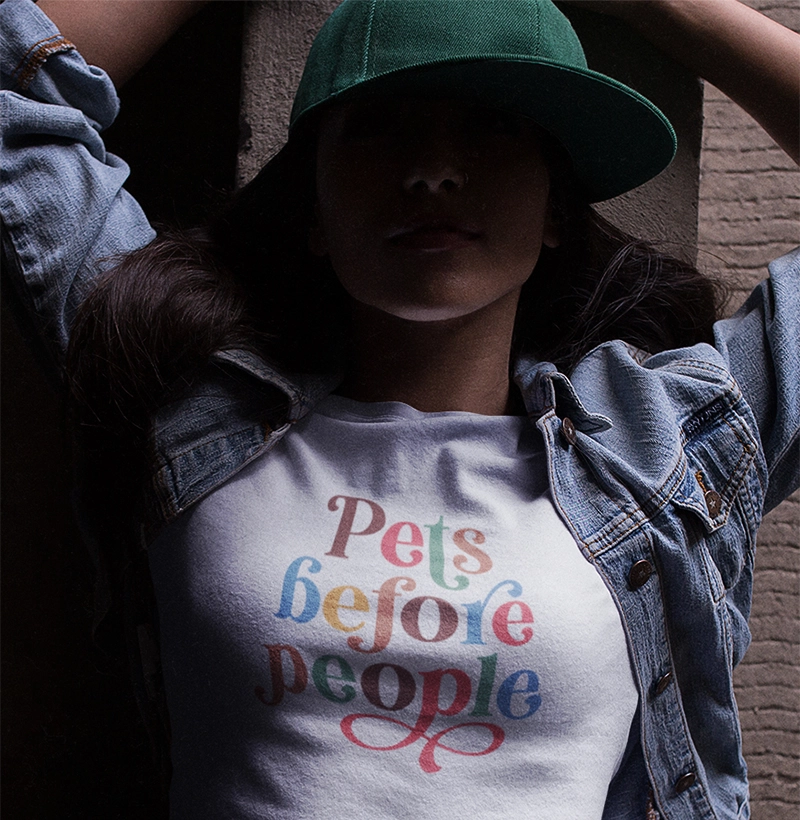 Camiseta Pets Before People