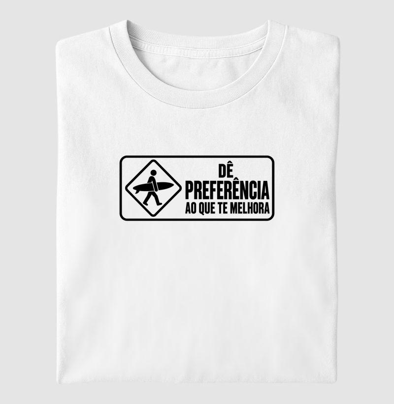 Dê Preferência ao Que Te Melhora - Camiseta
