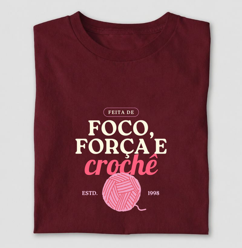 Camiseta Frase Foco Força e Crochê Divertida