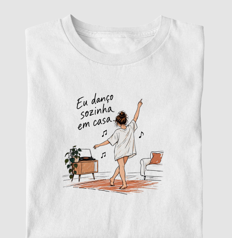 Eu danço sozinha em casa - Camiseta