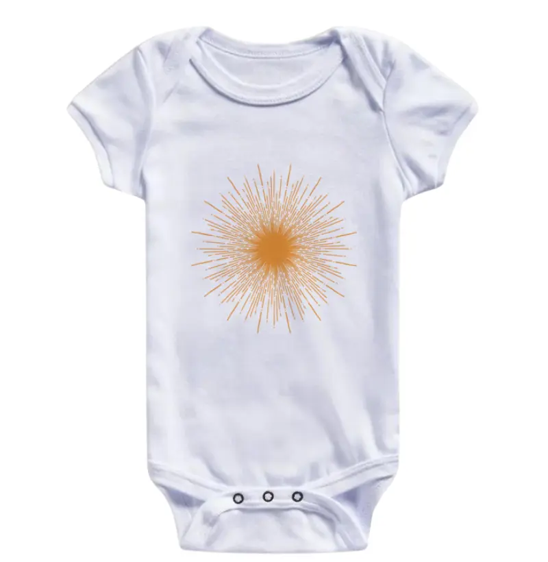 Camiseta SOLAR - A essência do verão em traços finos | Camisetas Falam