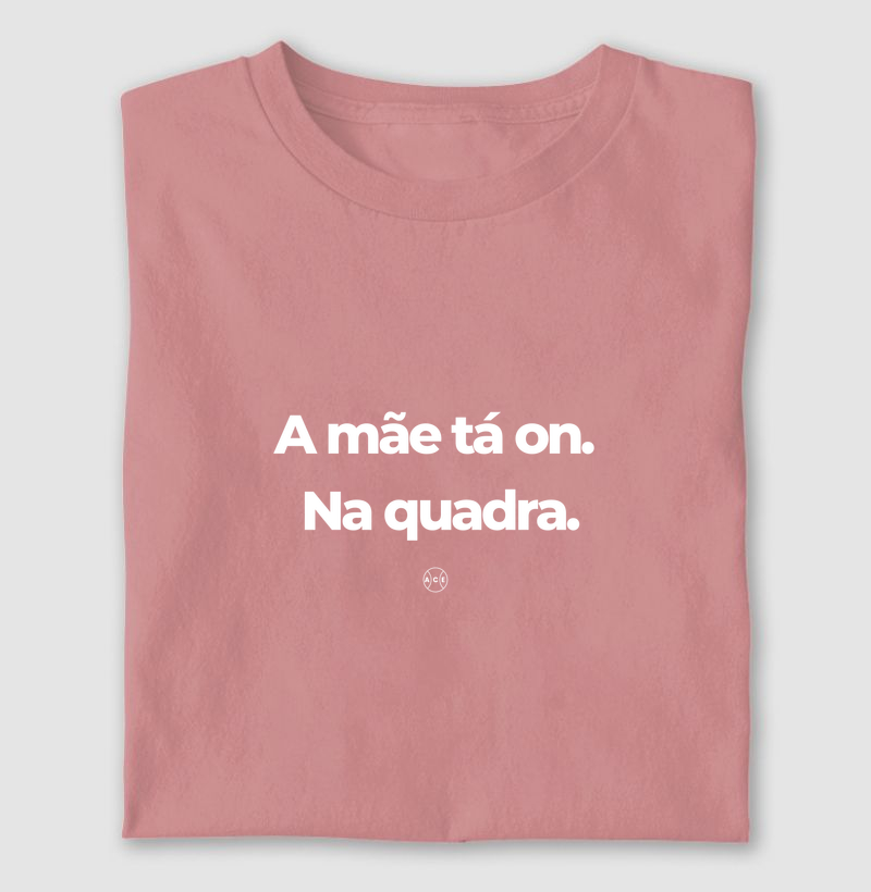 A mãe tá on. Na quadra