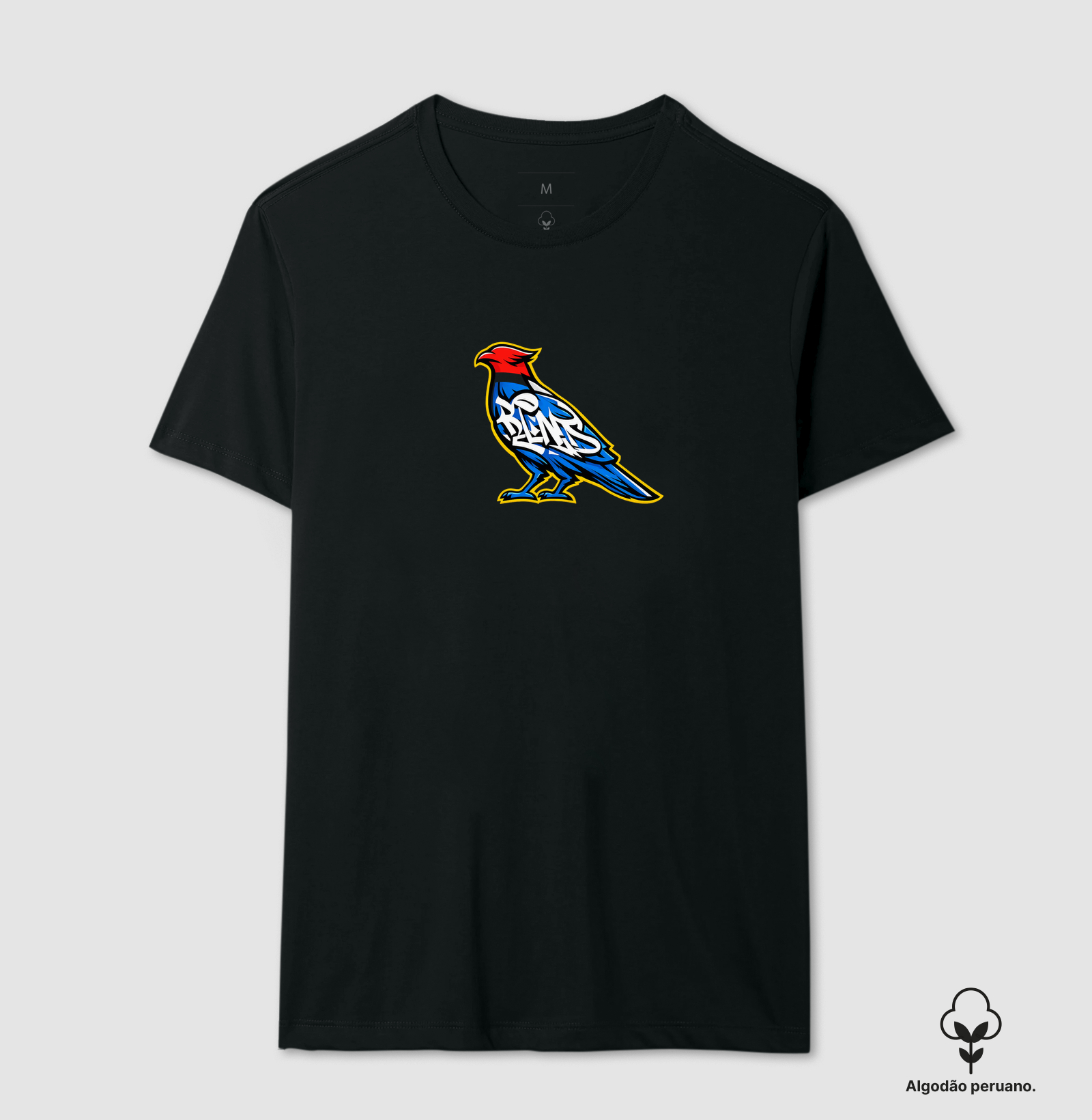  “O poder do Carcará urbano”  O Carcará ganha vida nas ruas, transformado em arte e atitude. Essa estampa é o grito da liberdade urbana, onde o sertão encontra o concreto e o grafite vira símbolo de força e identidade. - Camiseta Algodão Peruano