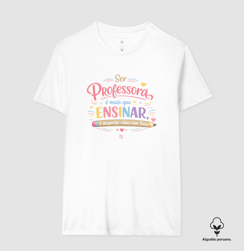 Ser professora é mais que ensinar, é despertar vidas com Deus. - Camiseta Algodão Peruano