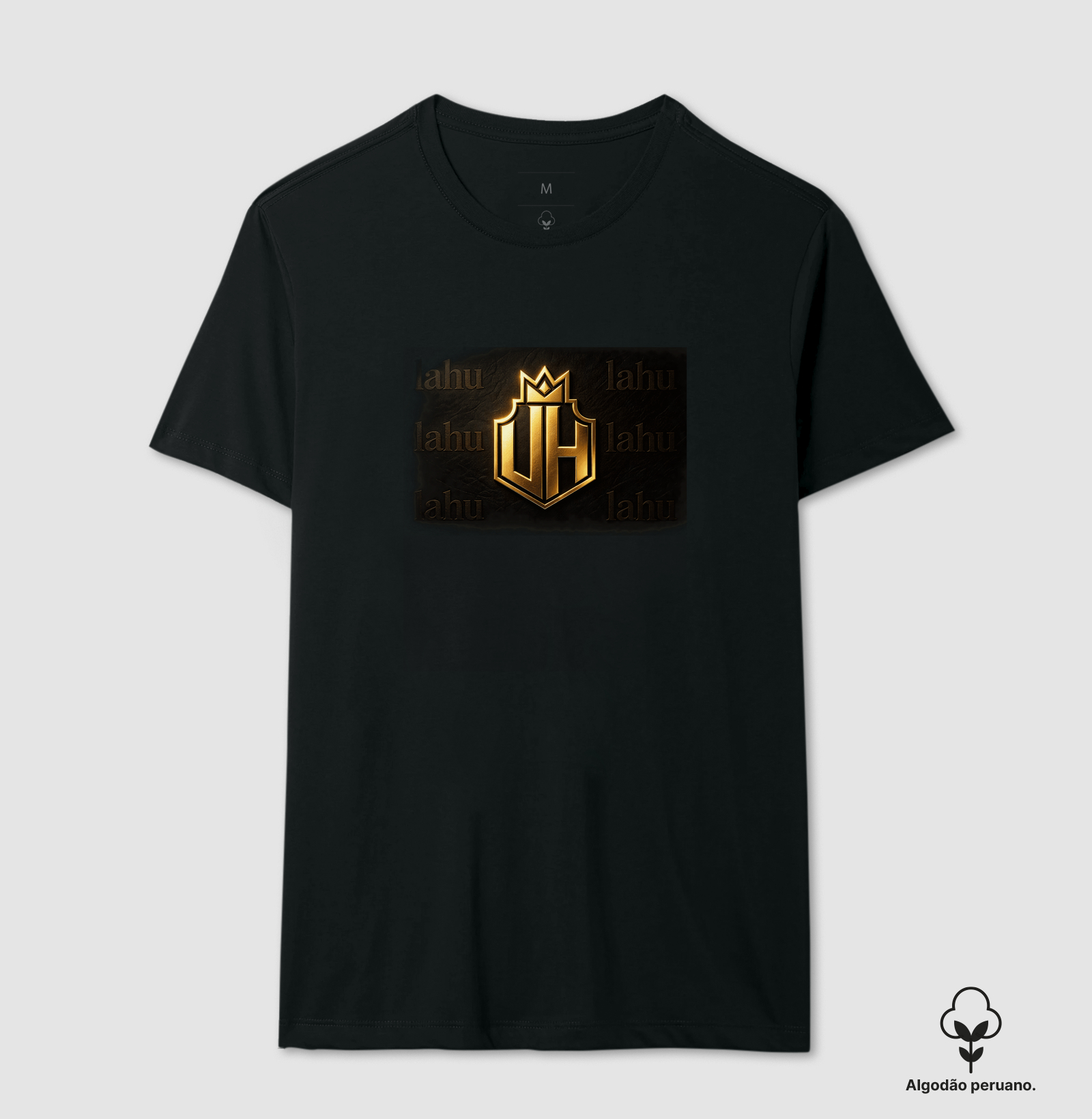 👑 Brasão da Grandeza | Poder, Prestígio e Liderança 👑 Para quem nasceu para se destacar, esta estampa traz um brasão imponente em dourado sobre um fundo negro sofisticado, transmitindo autoridade, força e exclusividade.