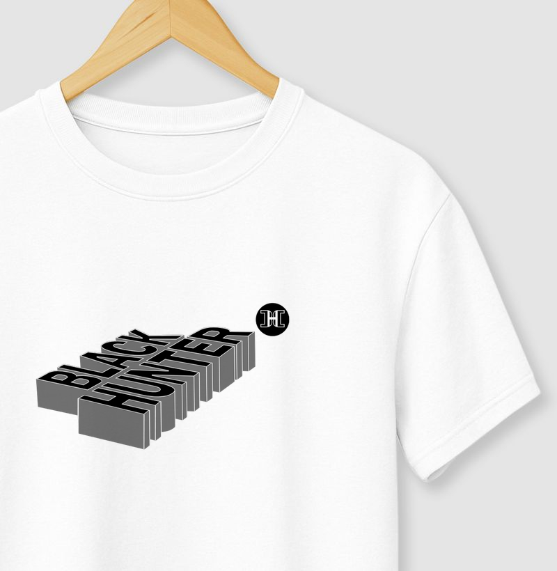 camiseta letreiro deitado preto e branco black hunter