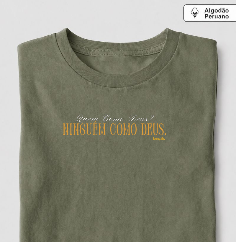 Camiseta Premium - Quem Como Deus?