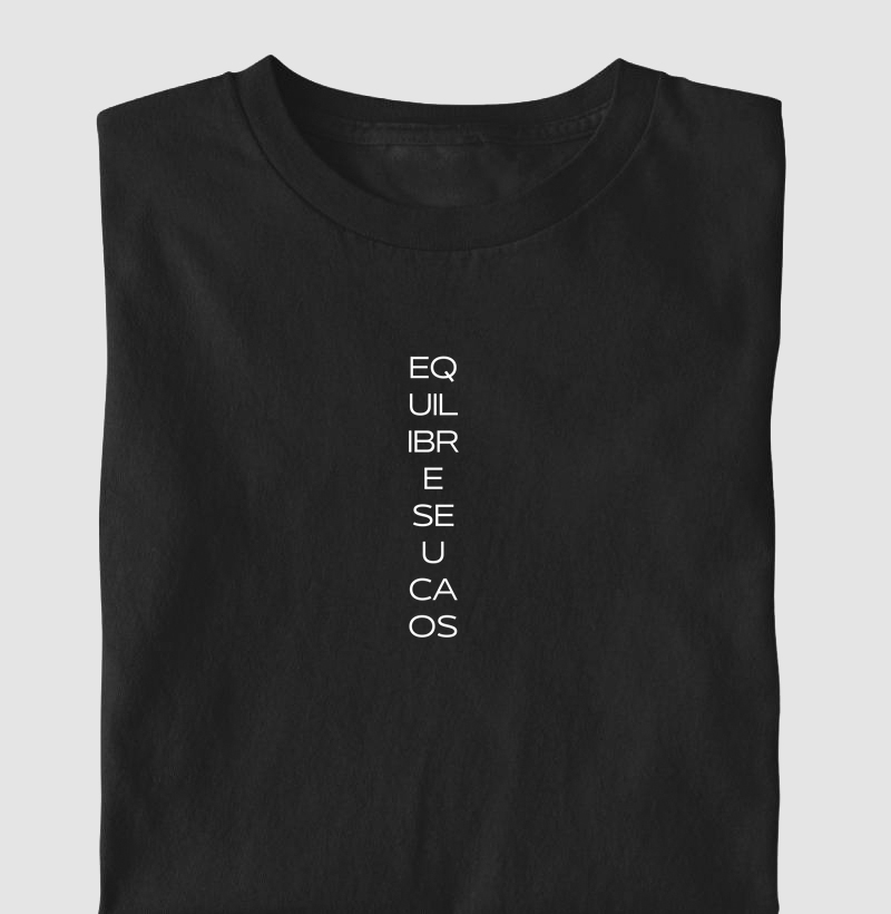 Camiseta com estampa "Equilibre seu caos"- 100% algodão