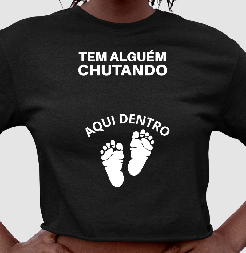 TEM ALGUÉM CHUTANDO