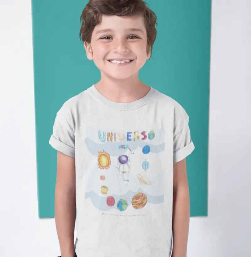 Camiseta Infantil Branca Universo by Larissa Nascimento