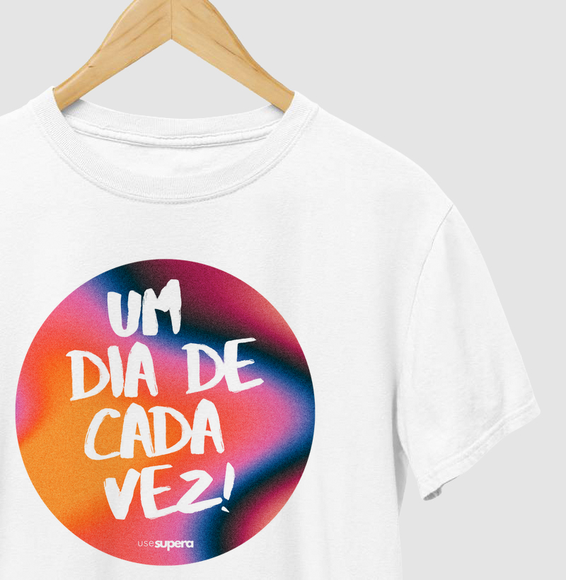 Camiseta "Um dia de cada vez"