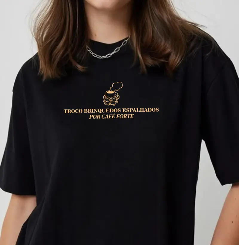 Troco brinquedos espalhados por café