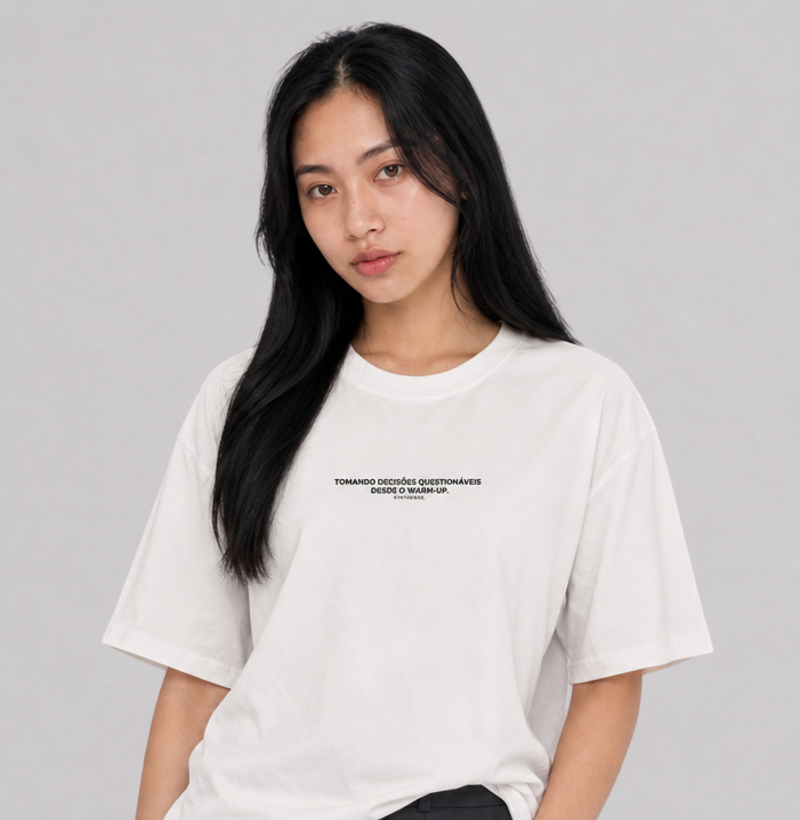 TOMANDO DECISÕES QUESTIONÁVEIS — Camiseta Oversized