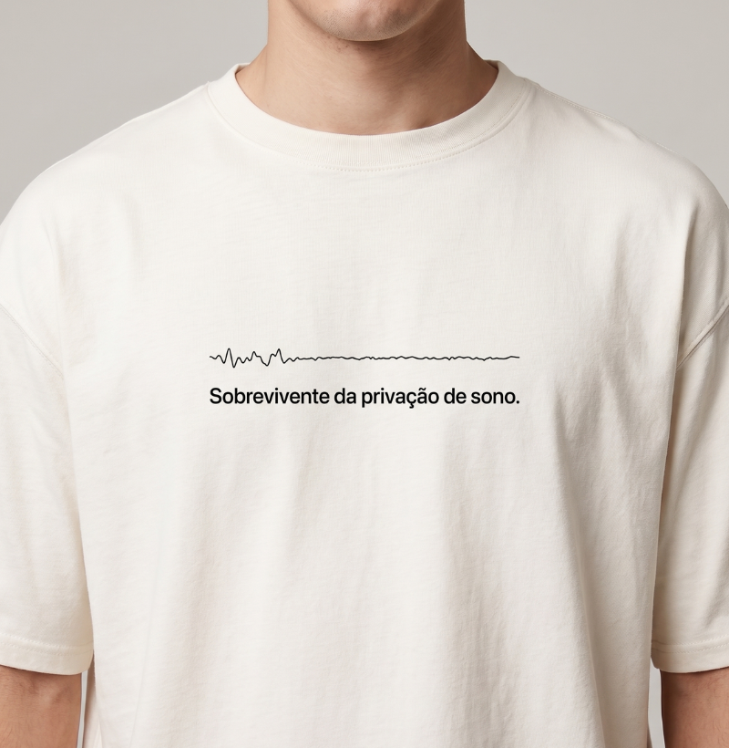 Camiseta Oversized Sobrevivente da Privação de Sono – No Plan Club