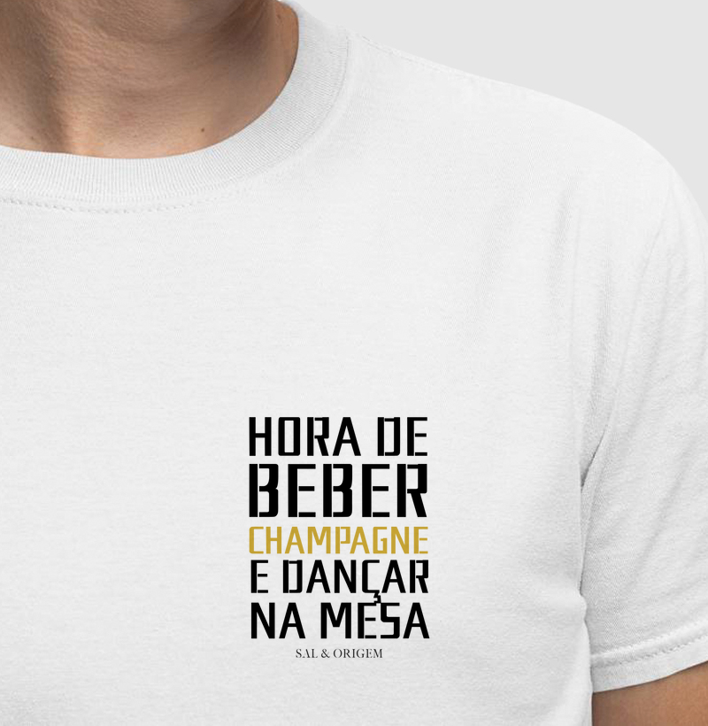 Hora de beber Champagne e dançar na mesa