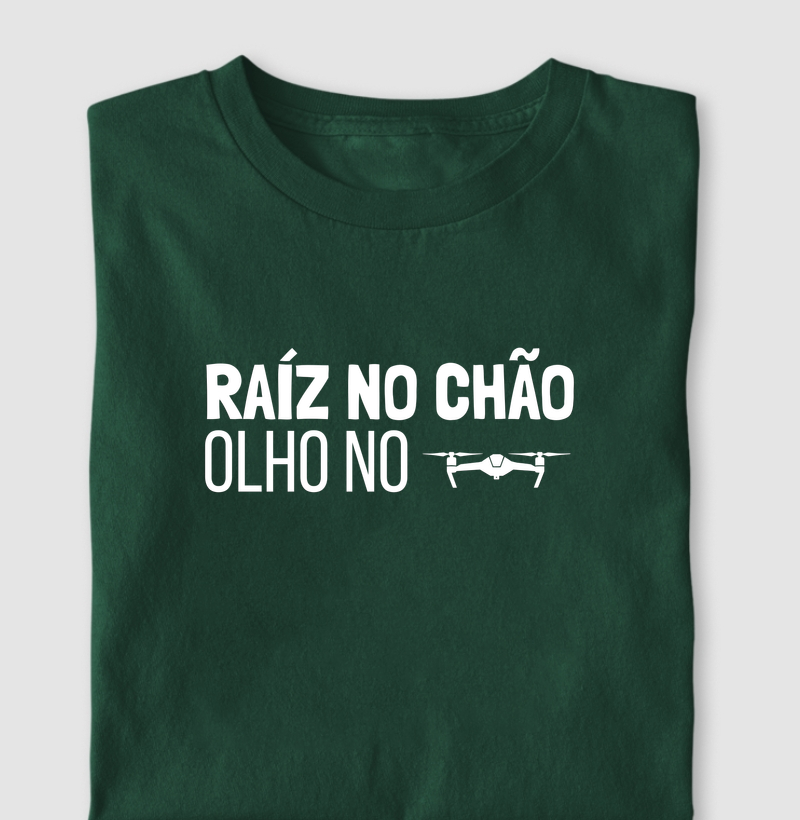 Raíz no chão, olho no drone
