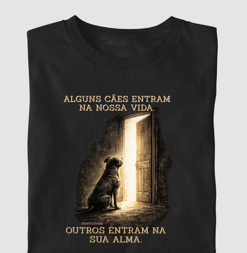 ALGUNS CÃES ENTRAM NA NOSSA VIDA. OUTROS ENTRAM NA SUA ALMA.