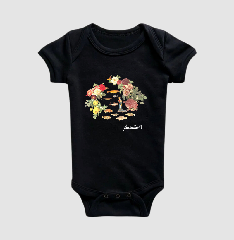 MARINHEIRO COM PEIXE E FLORES.