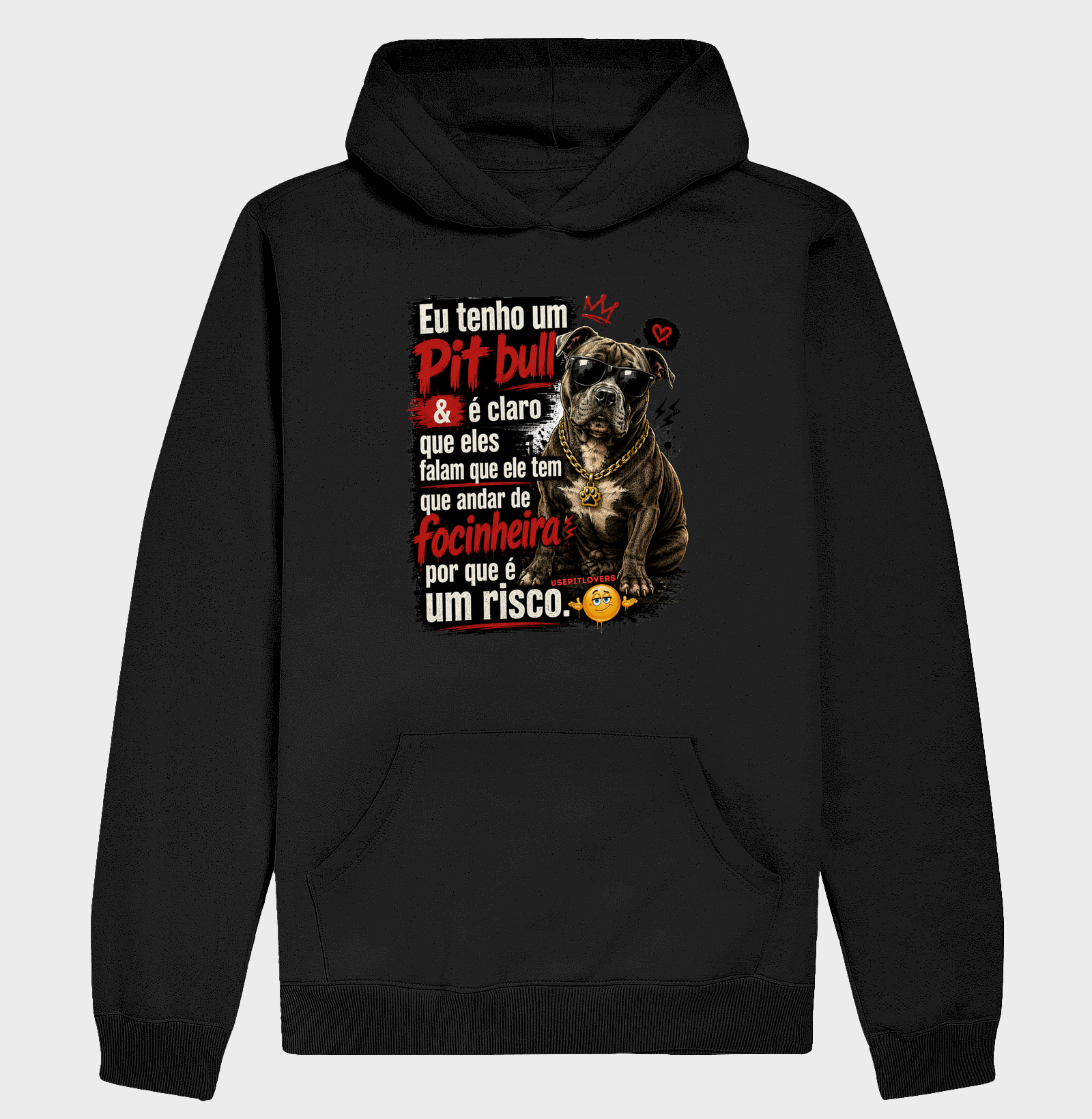 EU TENHO UM PITBULL E É CLARO QUE ELES FALA QUE ELE TEM QUE ANDAR DE FOCINHEIRA  POR QUE É UM RISCO.