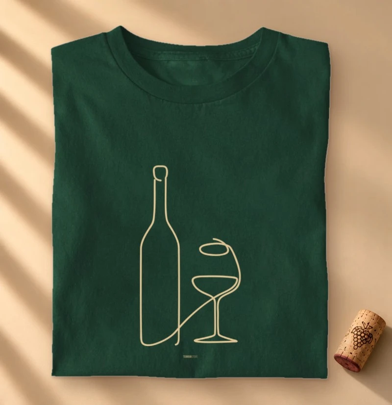 Camiseta Vinho - Garrafa & Taça
