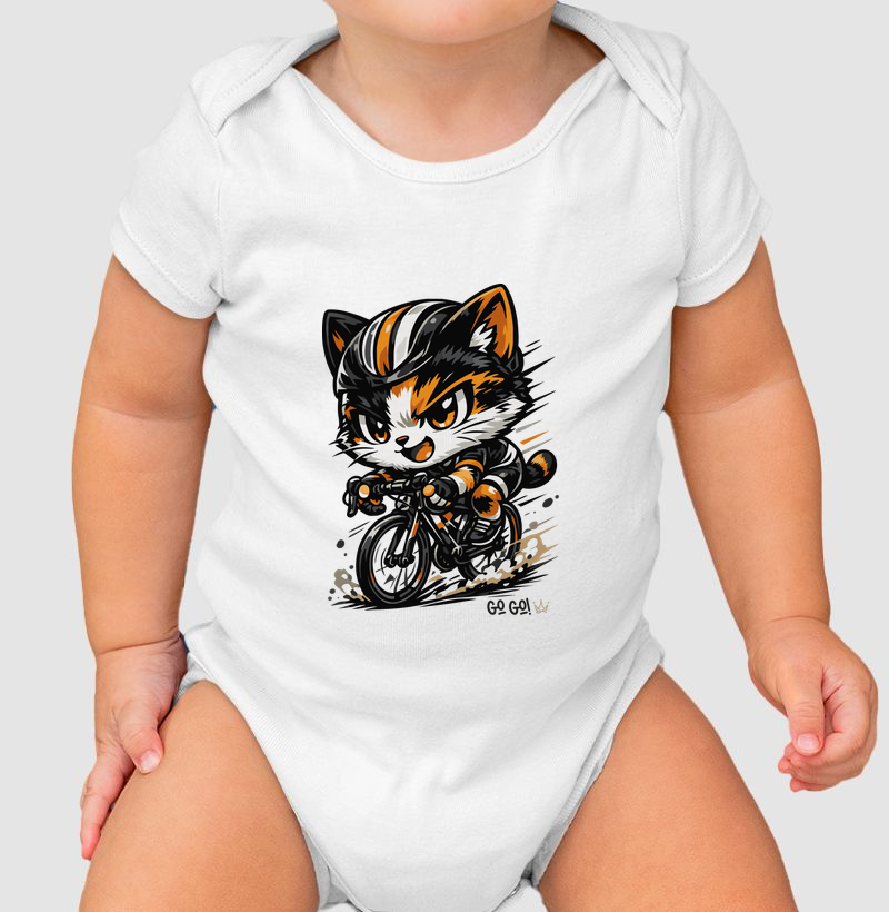 Gata radical pedalando