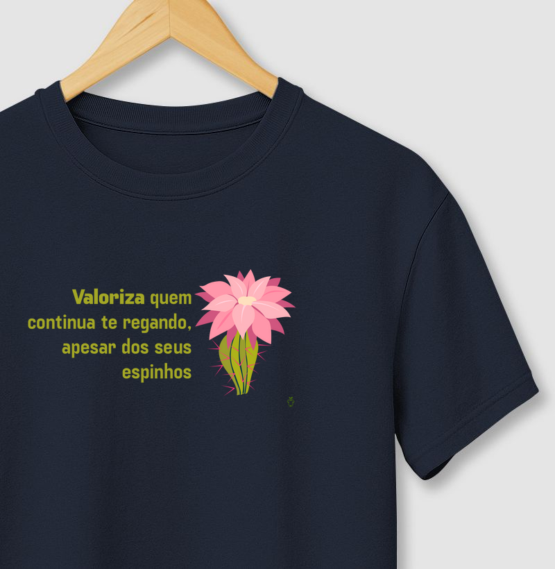 Valoriza quem continua te regando, apesar dos seus espinhos 