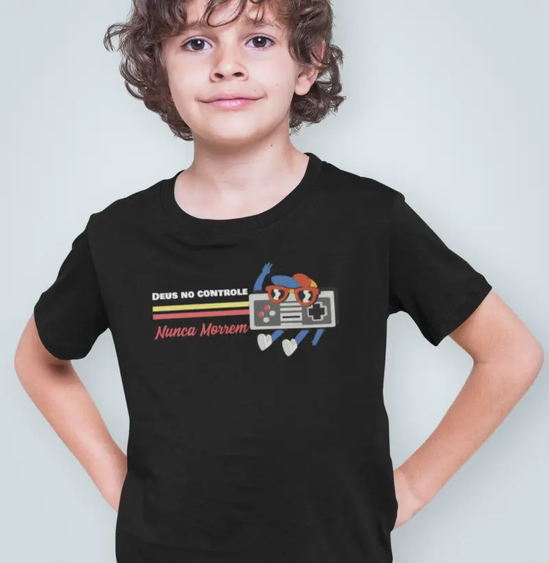 Camiseta Infantil Deus no Controle 