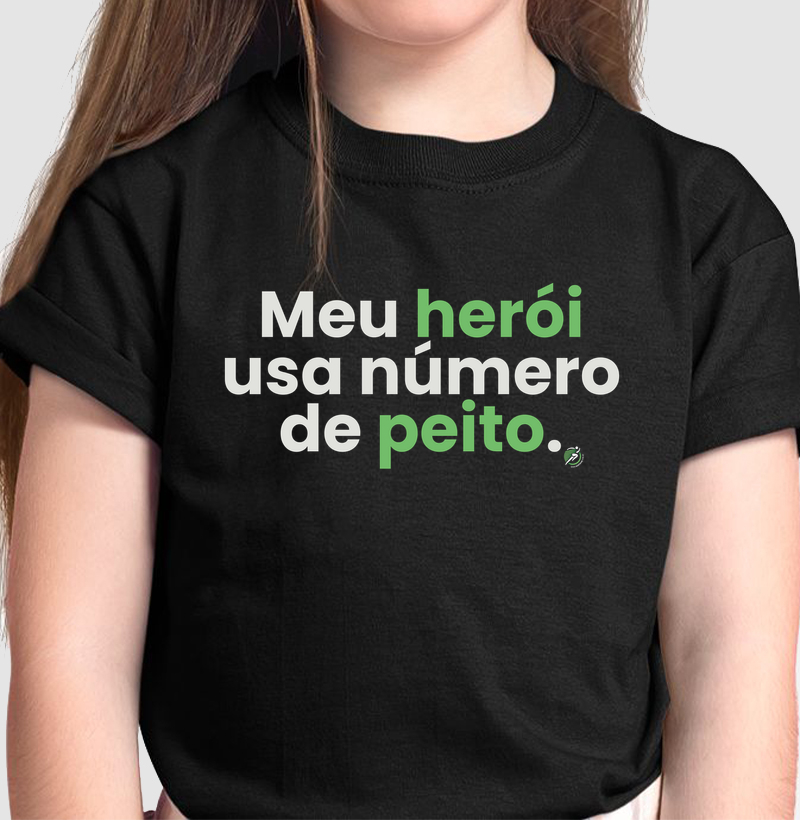 Camiseta Infantil - Meu Herói Usa Número de Peito 