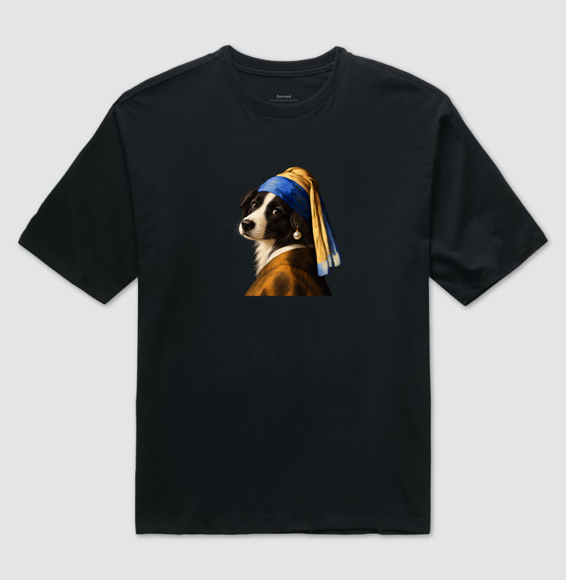 Moça De Brinco de Pérola Canina - Camiseta Oversized