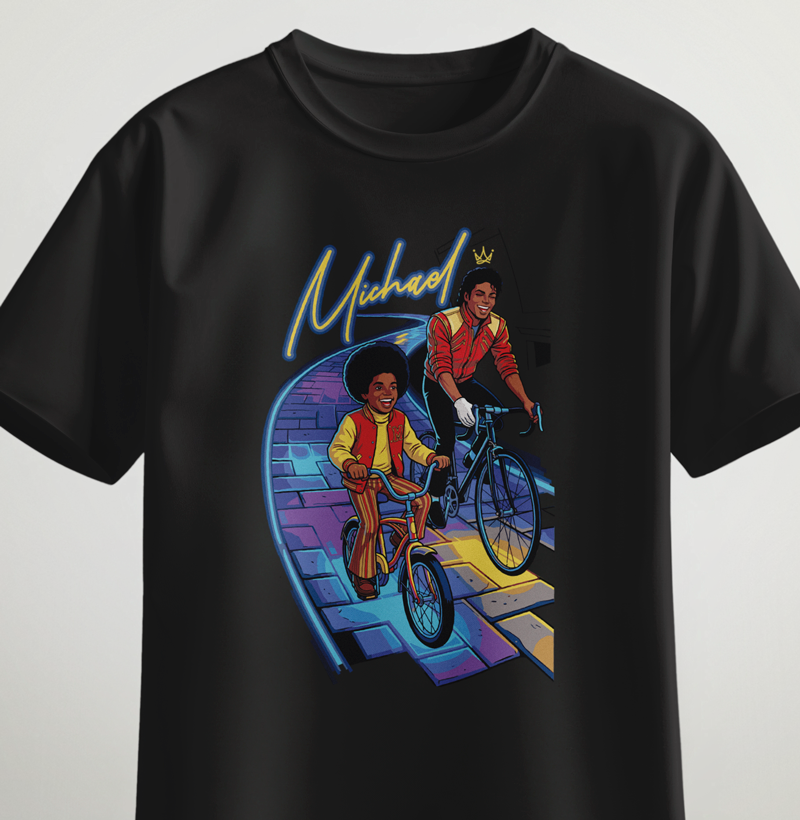 Duas versões de Michael pedalando