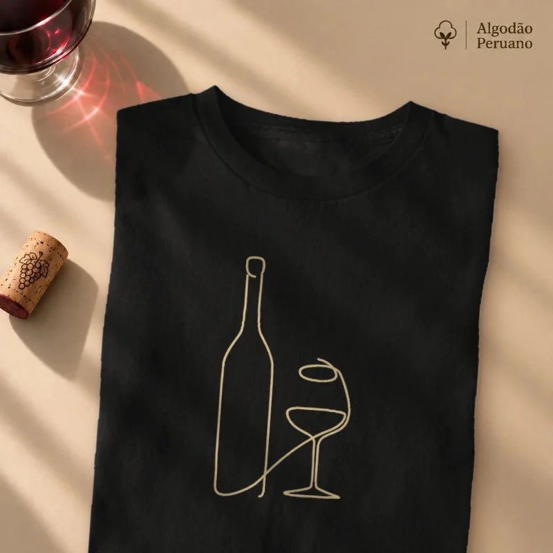 Camiseta Vinho - Garrafa & Taça