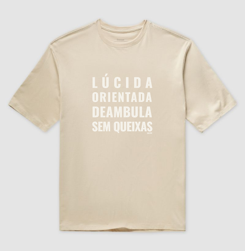 Lúcida, orientada, deambula e sem queixas