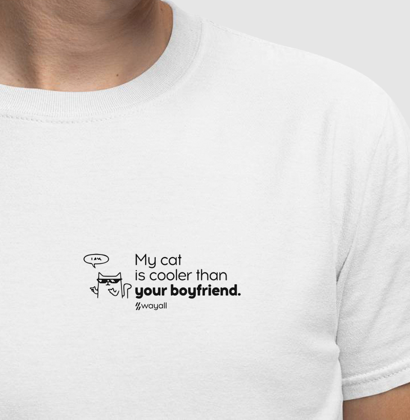 Camiseta Regular - My cat is cooler than your boyfriend