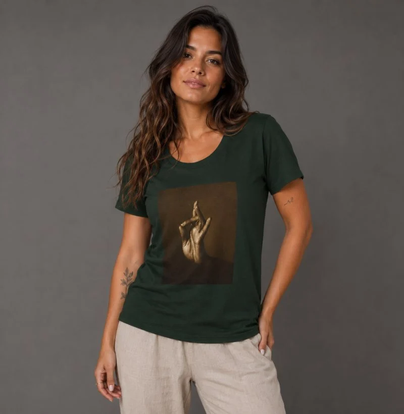 Camiseta Akasha Mudra – O Gesto do Espaço Interior