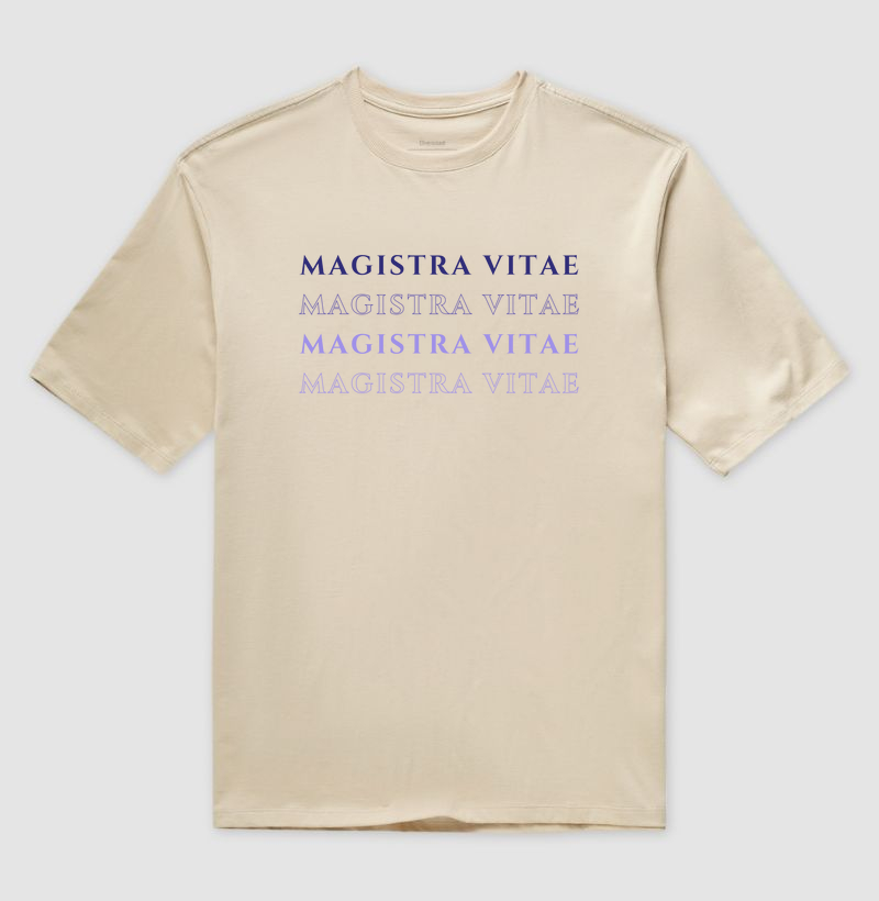 Camiseta Oversized Magistra Vitae: A História é Mestra da Vida - Camiseta Oversized